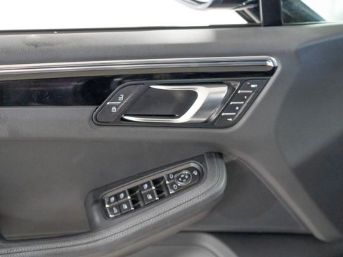 Certified 2026 Porsche Macan AWD/4WD image 17