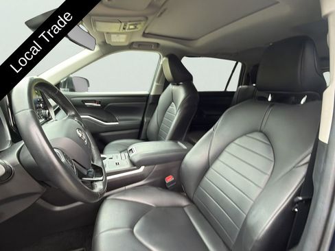 Used 2021 Toyota Highlander XLE FWD image 10