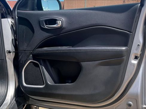 Used 2019 Jeep Compass Latitude AWD/4WD image 26