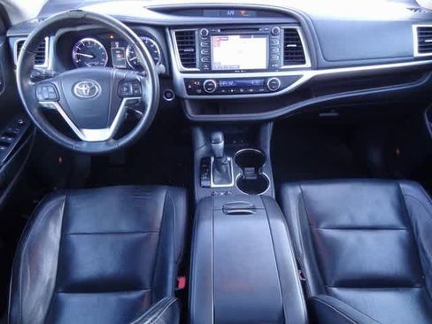 Used 2014 Toyota Highlander Limited Platinum image 14