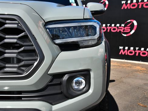 Used 2023 Toyota Tacoma TRD Off-Road w/ Black Out Package (TMS) AWD/4WD image 11