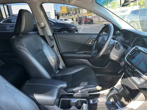 Used 2017 Honda Accord EX-L image 10
