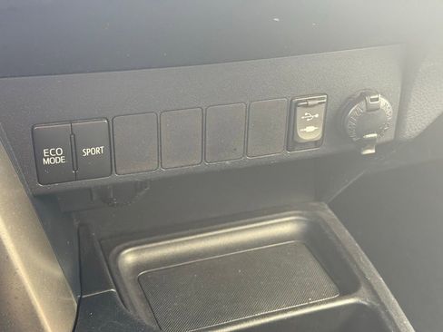 Used 2014 Toyota RAV4 LE AWD/4WD image 17