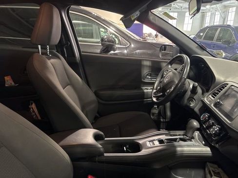 Used 2021 Honda HR-V Sport image 9
