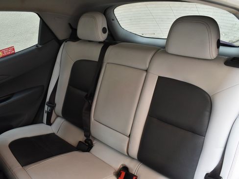 Used 2020 Chevrolet Bolt Premier w/ Infotainment Package FWD image 19