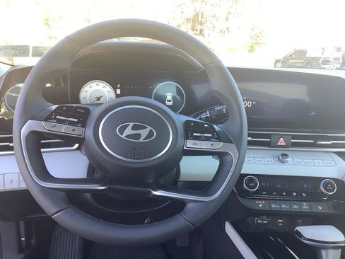 New 2025 Hyundai Elantra Limited image 10