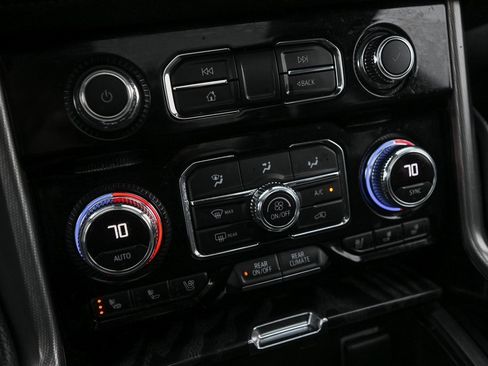 Used 2023 GMC Yukon XL Denali image 34