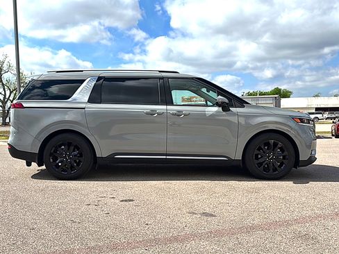 Used 2024 Kia Carnival SX Prestige image 5