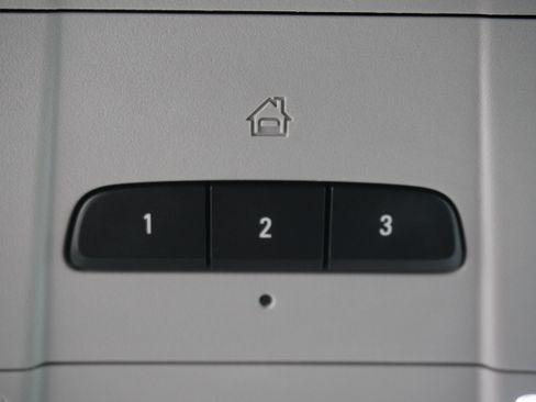 Used 2018 Chevrolet Equinox Premier FWD image 21