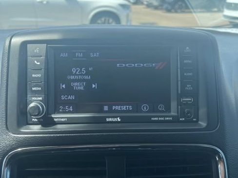 Used 2018 Dodge Grand Caravan SE w/ UConnect Hands-Free Group FWD image 14