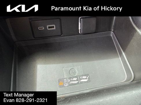Used 2022 Chevrolet Tahoe Z71 w/ Luxury Package AWD/4WD image 29
