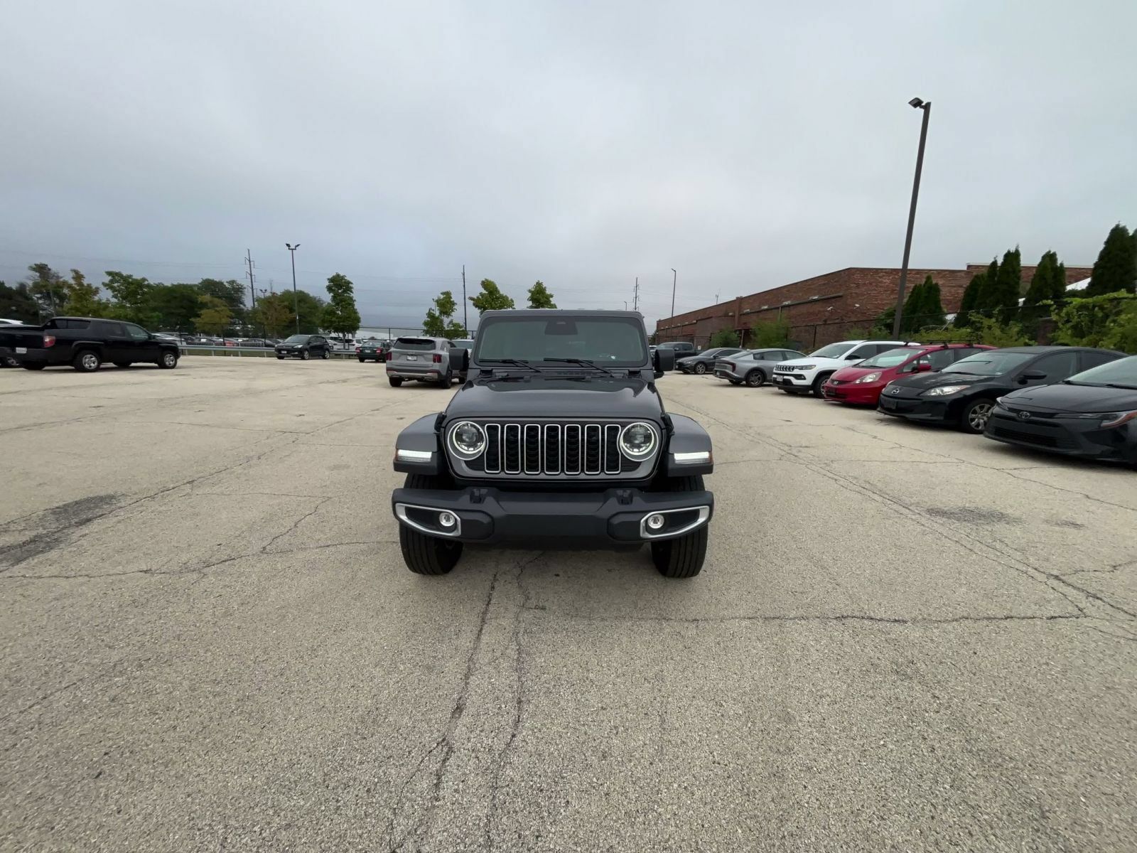 Used 2025 Jeep Wrangler Unlimited Sahara AWD/4WD image 4