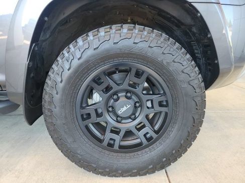 Certified 2023 Toyota 4Runner TRD Off-Road Premium w/ Moonroof Package AWD/4WD image 9