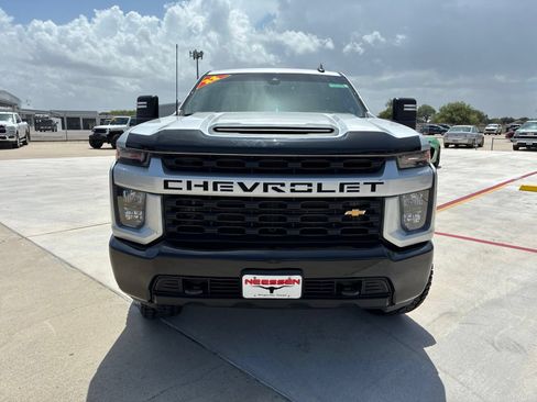 Used 2022 Chevrolet Silverado 2500 Custom w/ Custom Value Package AWD/4WD image 2