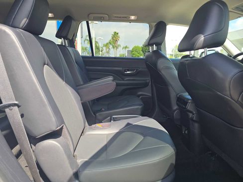 Certified 2025 Toyota Grand Highlander FWD image 12