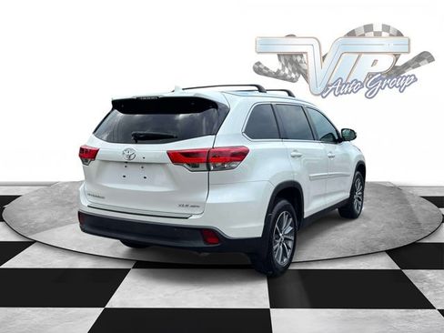 Used 2019 Toyota Highlander XLE w/ Protection Package #3 AWD/4WD image 4