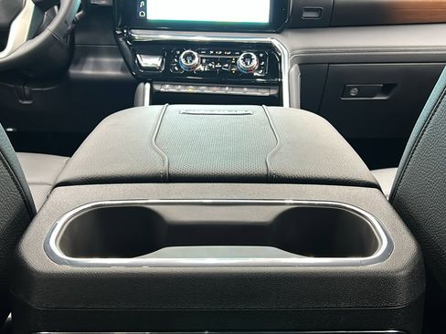 Used 2025 GMC Sierra 3500 Denali w/ Denali Reserve Package image 37