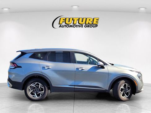 Used 2024 Kia Sportage LX image 9