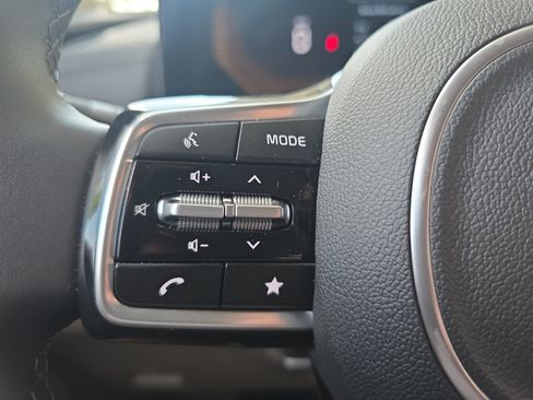 Certified 2026 Kia Carnival FWD image 25