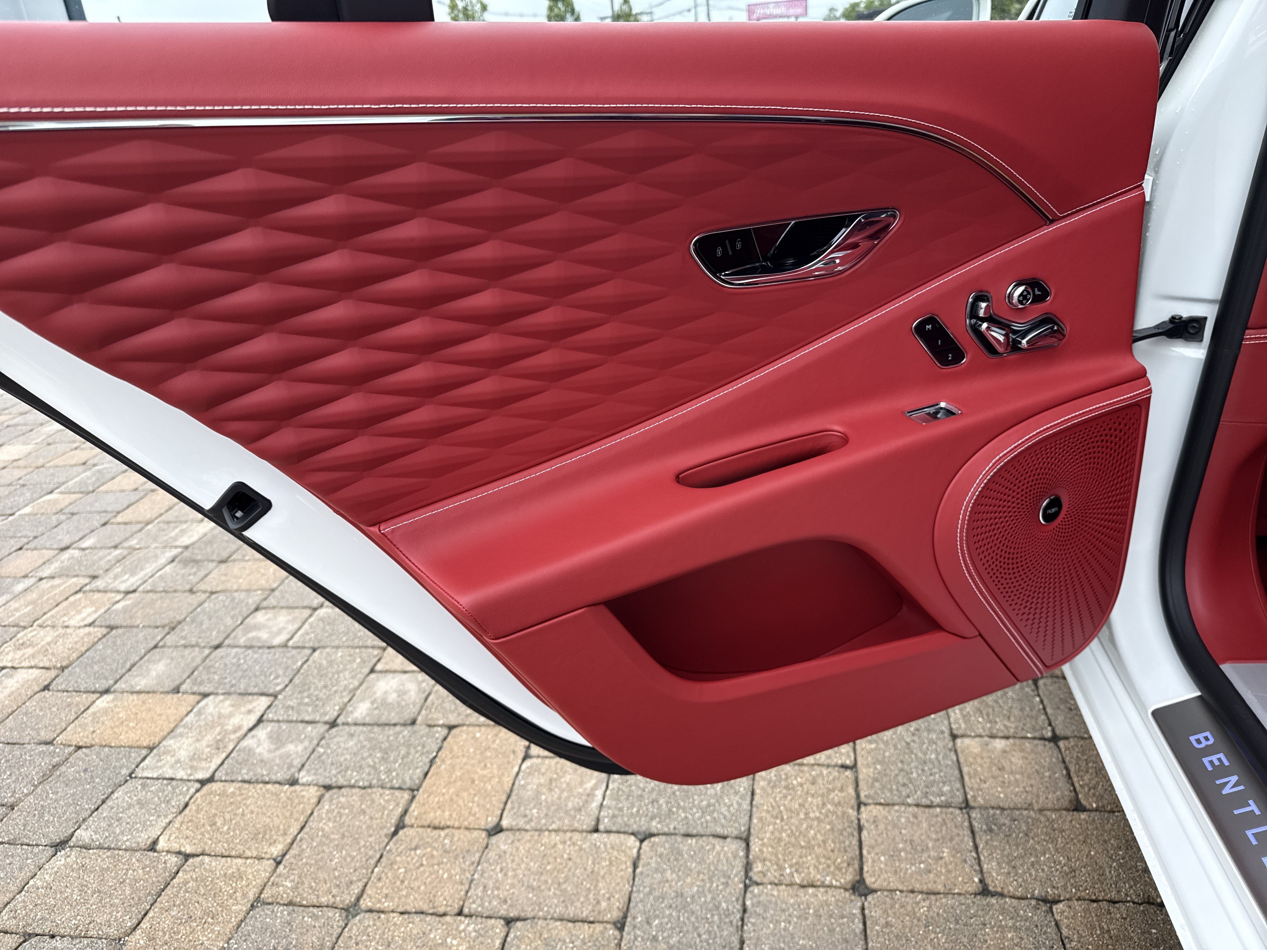 Used 2023 Bentley Flying Spur Azure AWD/4WD image 34