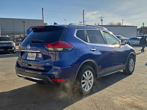Used 2020 Nissan Rogue SV image 3