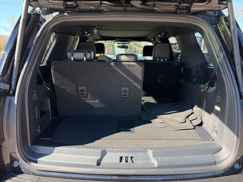 Used 2023 Ford Expedition Limited image 8