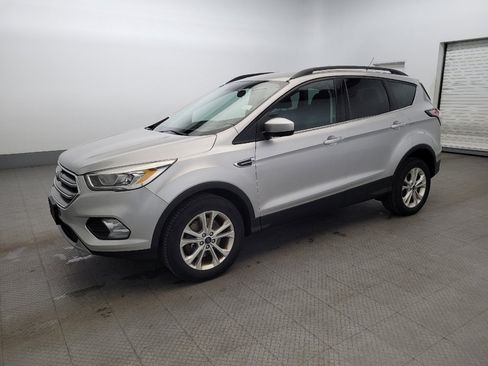 Used 2017 Ford Escape SE w/ Equipment Group 201A image 2