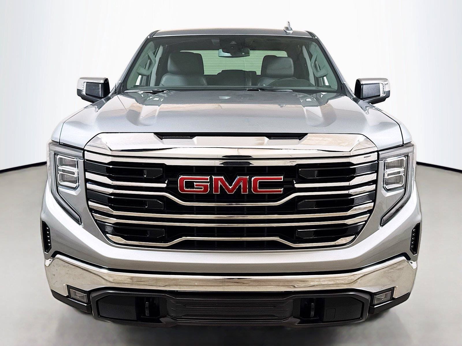 Used 2026 GMC Sierra 1500 SLT RWD image 2