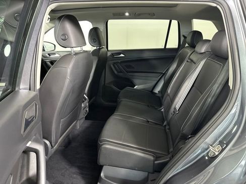 Used 2021 Volkswagen Tiguan SE w/ Panoramic Sunroof Package image 15
