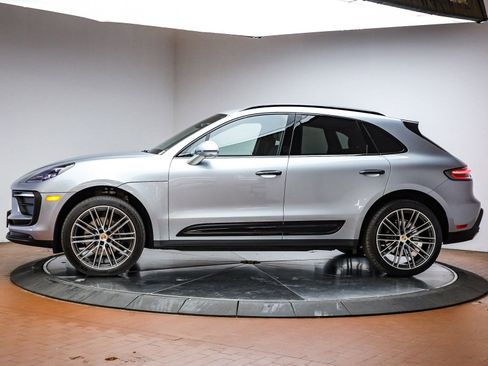 Certified 2025 Porsche Macan AWD/4WD image 2
