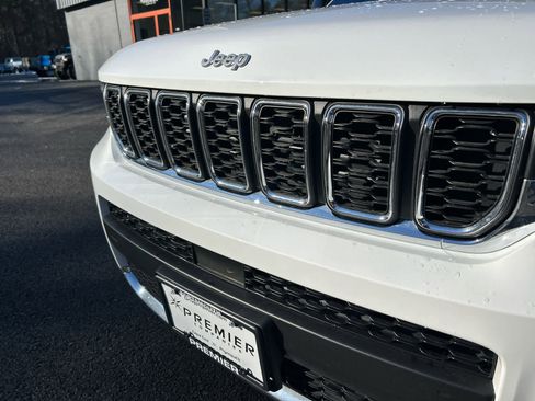 Used 2025 Jeep Grand Cherokee L Laredo w/ Luxury Tech Group I image 21