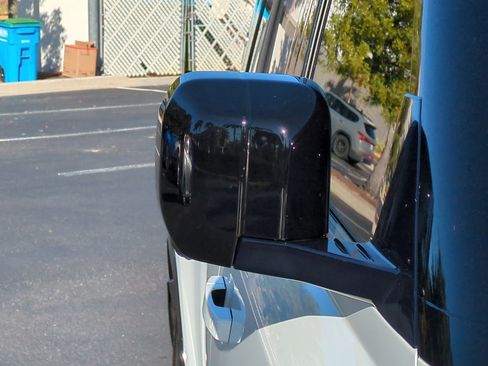 Used 2023 Land Rover Defender 110 X-Dynamic SE image 11