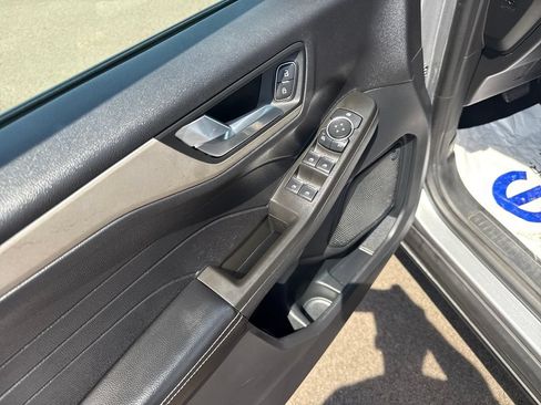 Used 2021 Ford Escape SE w/ SE Sport Appearance Package FWD image 11