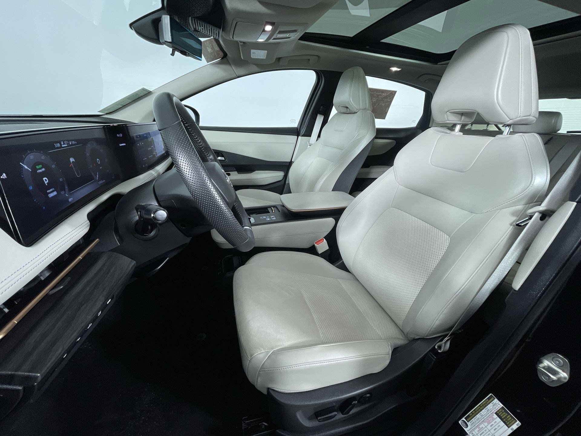 Certified 2024 Nissan Ariya AWD image 15