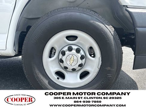 Used 2025 Chevrolet Express 3500 LS RWD image 12