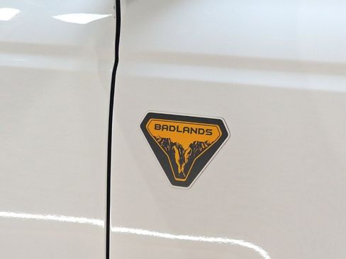 Used 2022 Ford Bronco Badlands image 9