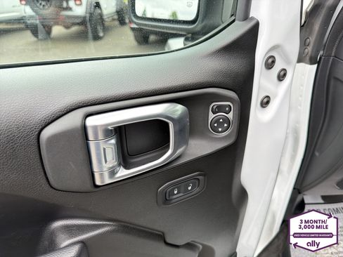Used 2026 Jeep Gladiator Mojave AWD/4WD image 14