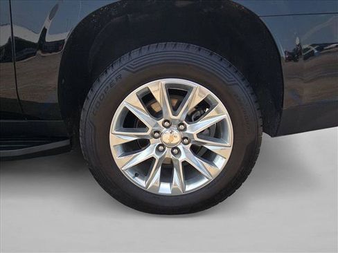 Used 2024 Chevrolet Suburban Premier AWD/4WD image 25