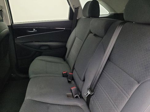 Used 2020 Kia Sorento LX image 18