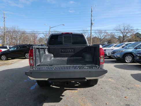 Used 2019 Nissan Frontier SV image 8