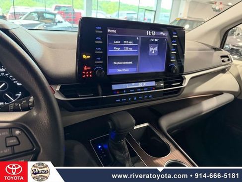 Used 2023 Toyota Sienna LE FWD image 21