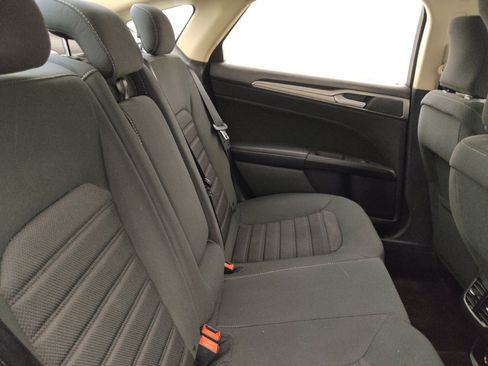 Used 2019 Ford Fusion SE FWD image 19