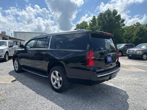 Used 2019 Chevrolet Suburban Premier RWD image 2
