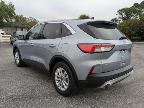 Used 2022 Ford Escape SE FWD image 6