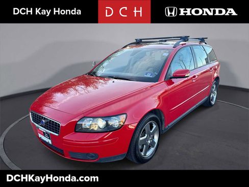 Used 2005 Volvo V50 T5 image 1