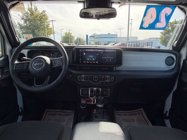 Used 2024 Jeep Wrangler Unlimited AWD/4WD image 3