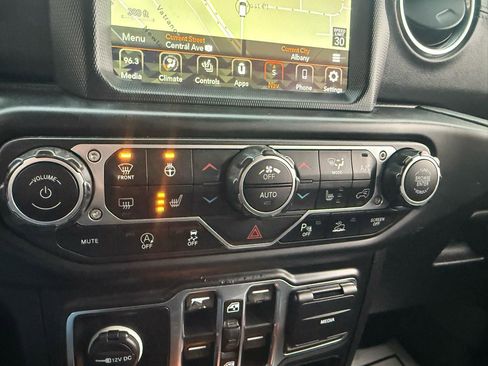 Used 2021 Jeep Gladiator Overland w/ Popular Equipment Package AWD/4WD image 25