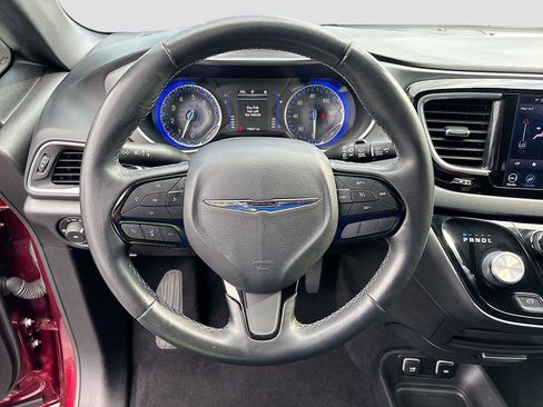 Used 2019 Chrysler Pacifica Touring Plus w/ S Appearance Package FWD image 13