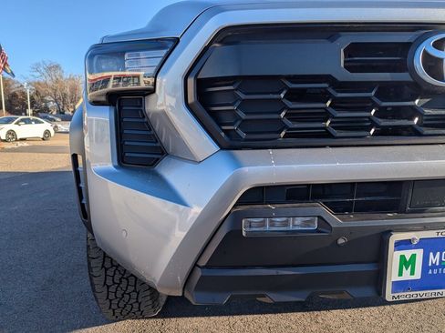 Used 2025 Toyota Tacoma TRD Off-Road image 10