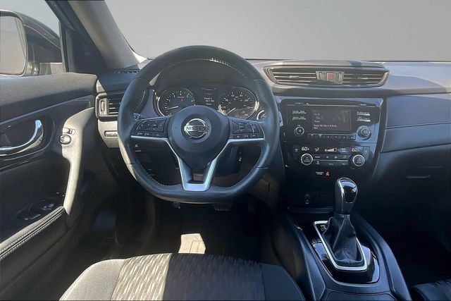 Used 2017 Nissan Rogue SV AWD/4WD image 8